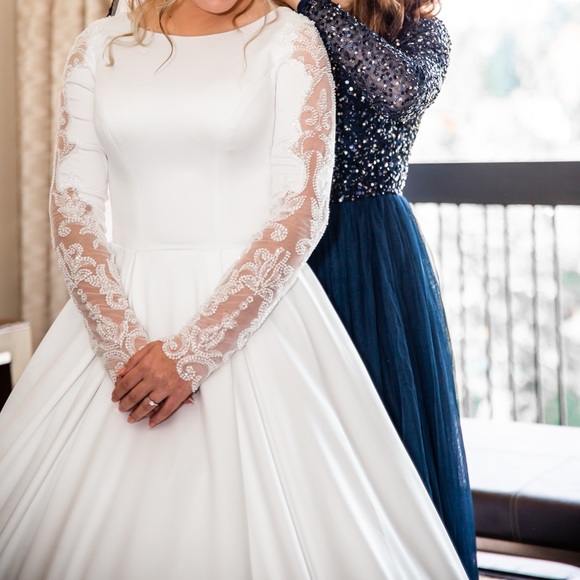 Wedding dress by Christina’s bridal. - Picture 7 of 12